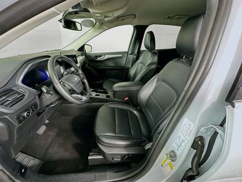 Used 2025 Ford Escape Platinum image 28