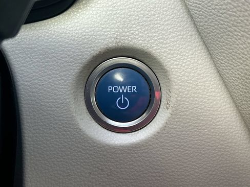 Used 2020 Toyota Corolla LE FWD image 18
