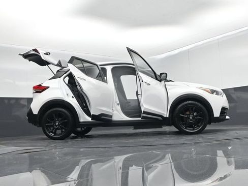 Used 2020 Nissan Kicks SR w/ SR Premium Package FWD image 74