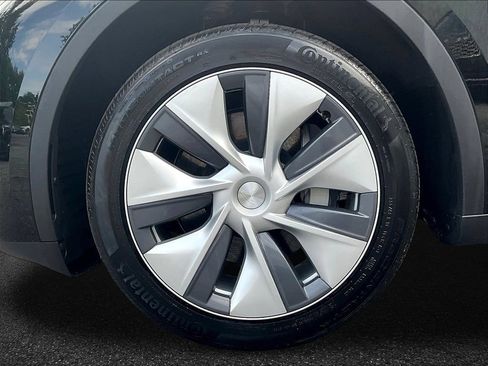 Used 2023 Tesla Model Y 2WD image 25