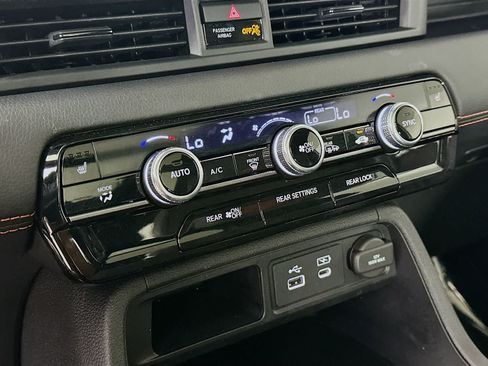 Used 2025 Honda Pilot TrailSport image 18