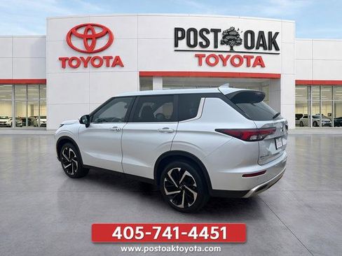 Used 2022 Mitsubishi Outlander SE FWD image 2