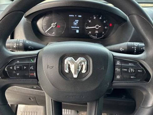 Used 2025 RAM ProMaster 2500 w/ Convenience Group image 32