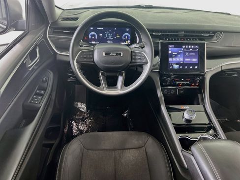 Used 2023 Jeep Grand Cherokee Laredo AWD/4WD image 20