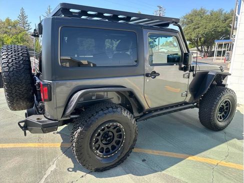 Used 2018 Jeep Wrangler Sport image 9