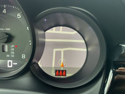 Certified 2025 Porsche Macan image 32