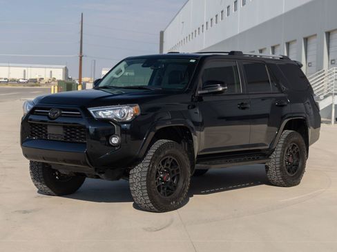 Used 2023 Toyota 4Runner SR5 Premium w/ Moonroof Package AWD/4WD image 5