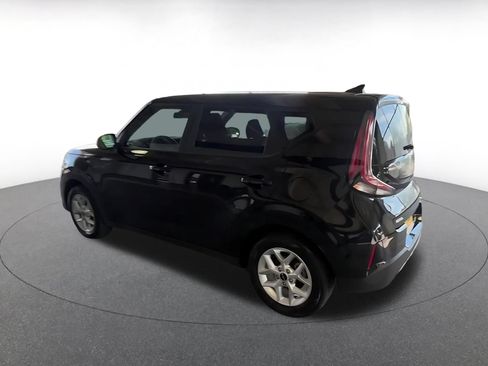 Used 2025 Kia Soul LX w/ LX Technology Package FWD image 10