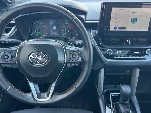 Used 2025 Toyota Corolla Cross AWD Hybrid w/ Moonroof Package image 15