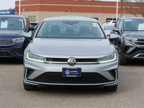 Certified 2025 Volkswagen Jetta SE image 2