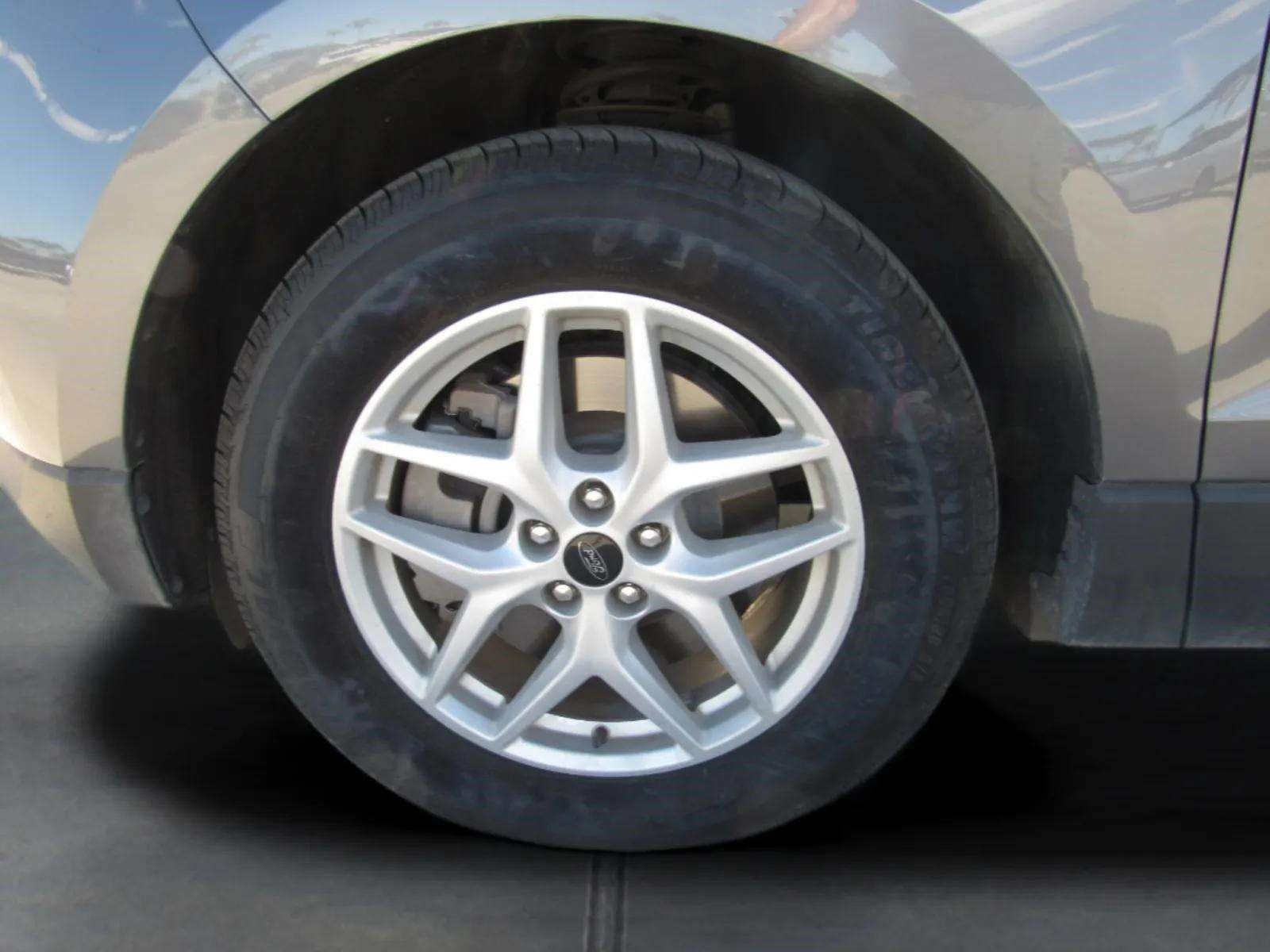Used 2024 Ford Edge SEL w/ Convenience Package AWD/4WD image 5
