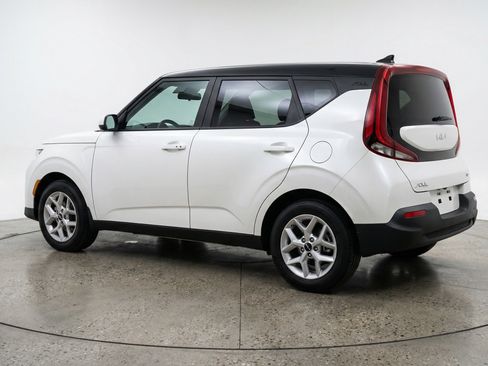 Used 2025 Kia Soul LX w/ LX Technology Package FWD image 6