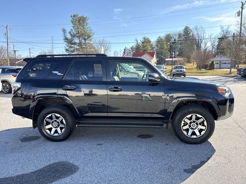 Used 2024 Toyota 4Runner TRD Off-Road Premium image 10