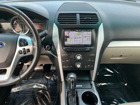 Used 2015 Ford Explorer XLT w/ Equipment Group 202A FWD image 34