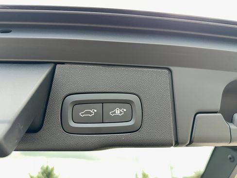 Used 2025 Volvo XC60 B5 Plus w/ Climate Package image 27