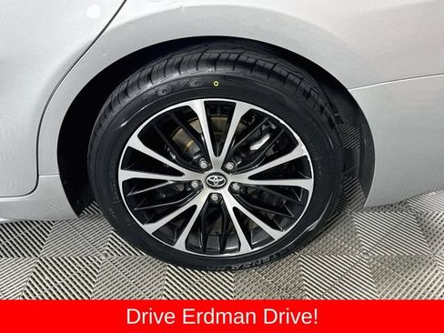Used 2020 Toyota Camry SE FWD image 4
