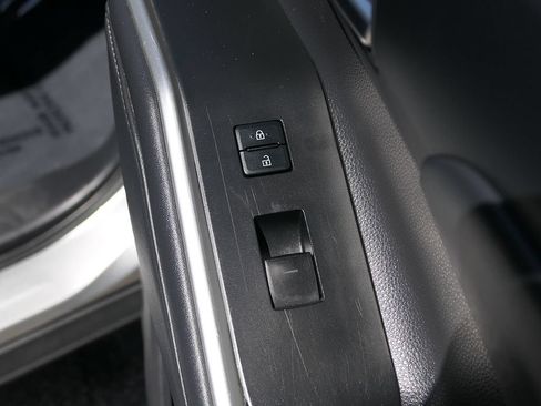 Used 2021 Toyota Highlander XLE FWD image 29