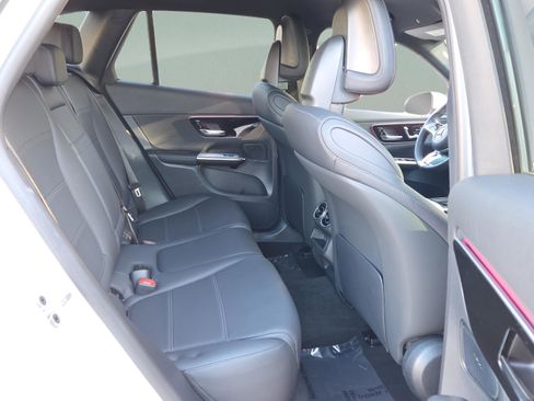 Used 2025 Mercedes-Benz GLC 300 image 25