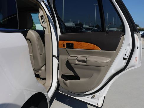 Used 2015 Lincoln MKX FWD w/ Equipment Group 102A image 18