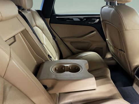 Used 2018 Porsche Macan Sport Edition image 27