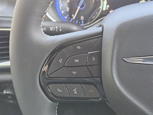 New 2025 Chrysler Pacifica Limited image 28