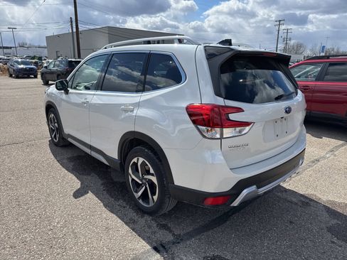 Used 2024 Subaru Forester Touring image 2
