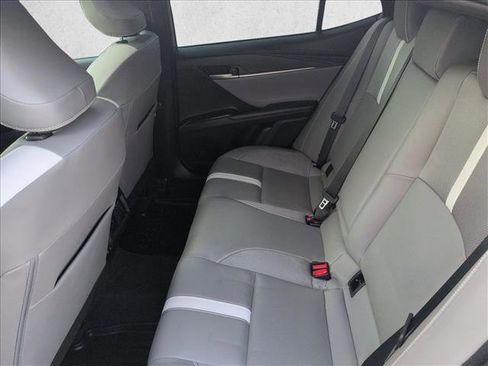 Used 2025 Toyota Camry SE image 16