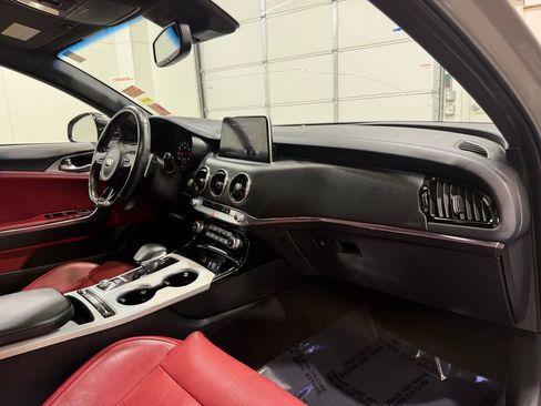 Used 2021 Kia Stinger GT2 AWD/4WD image 33