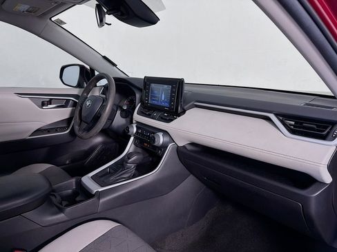 Used 2021 Toyota RAV4 XLE w/ Convenience Package FWD image 29