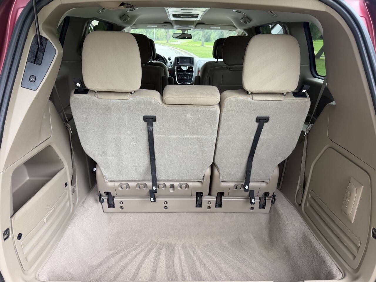 Used 2012 Chrysler Town & Country Touring FWD image 14
