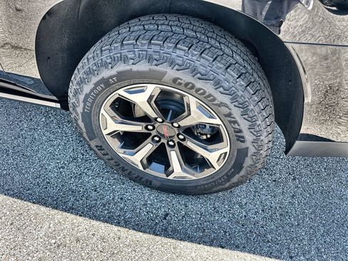 New 2026 GMC Yukon XL AT4 Ultimate w/ LPO, Floor Liner Package AWD/4WD image 12