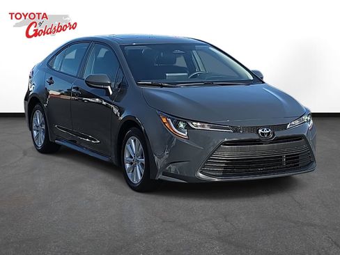 Used 2023 Toyota Corolla LE w/ LE Premium Package image 3