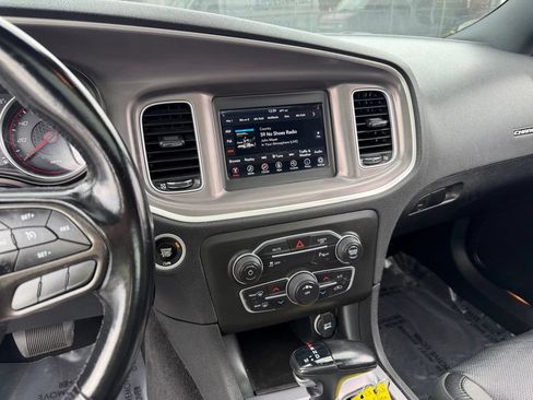 Used 2022 Dodge Charger SXT w/ Leather Interior Group RWD image 23