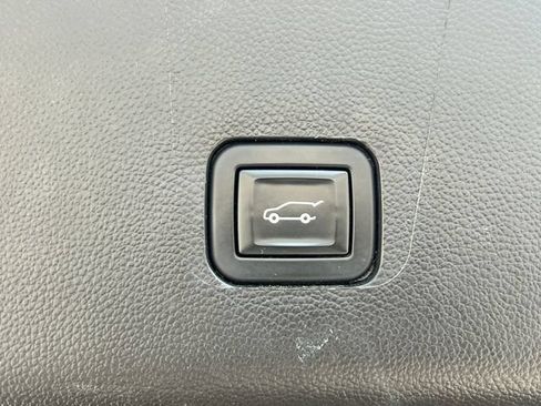 Used 2020 Chevrolet Traverse LT w/ LPO, Floor Liner Package AWD/4WD image 18