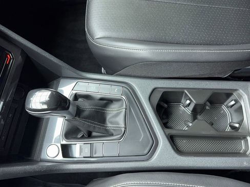 Used 2024 Volkswagen Tiguan SE R-Line image 32