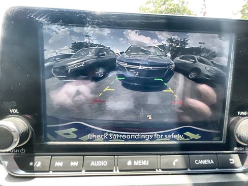 Used 2023 Nissan Rogue S FWD image 14