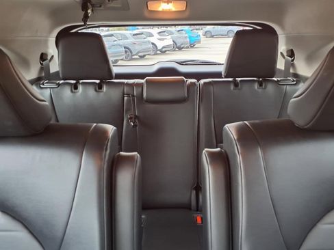 Used 2023 Toyota Highlander XLE image 21