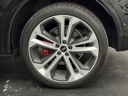 Used 2025 Audi Q5 Prestige w/ Prestige Package image 16