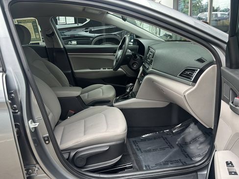 Used 2018 Hyundai Elantra SE FWD image 13
