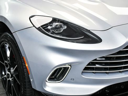 Used 2021 Aston Martin DBX AWD/4WD image 71