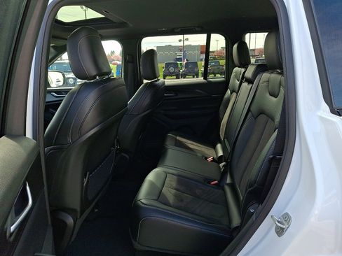 Certified 2023 Jeep Grand Cherokee Altitude image 12