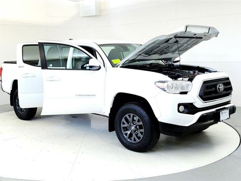 Used 2023 Toyota Tacoma SR5 AWD/4WD image 12