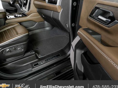 Certified 2025 GMC Yukon XL Denali Ultimate AWD/4WD image 26