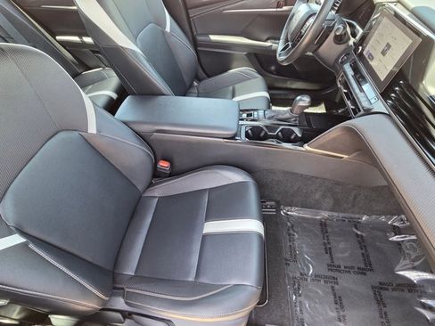 Used 2025 Toyota Camry SE FWD image 19