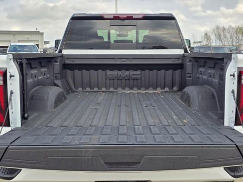 Used 2025 GMC Sierra 2500 Denali Ultimate image 10