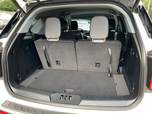 Used 2021 Ford Explorer XLT w/ Equipment Group 202A image 31