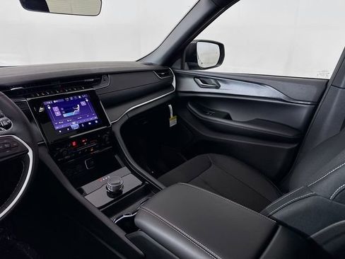 New 2025 Jeep Grand Cherokee Laredo w/ Luxury Tech Group I image 23