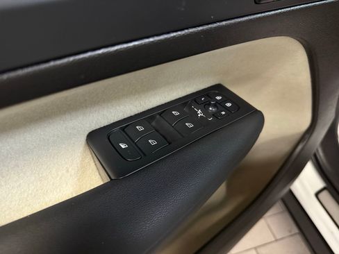 Used 2025 Volvo XC40 B5 Plus image 38