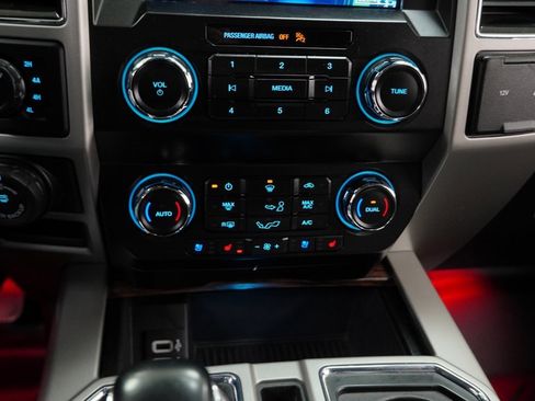 Used 2019 Ford F150 Lariat w/ Trailer Tow Package image 37