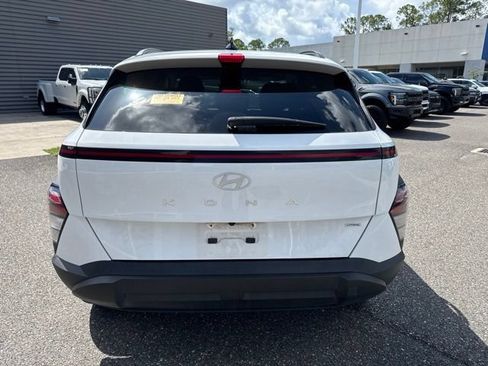 Certified 2024 Hyundai Kona SEL AWD/4WD image 8